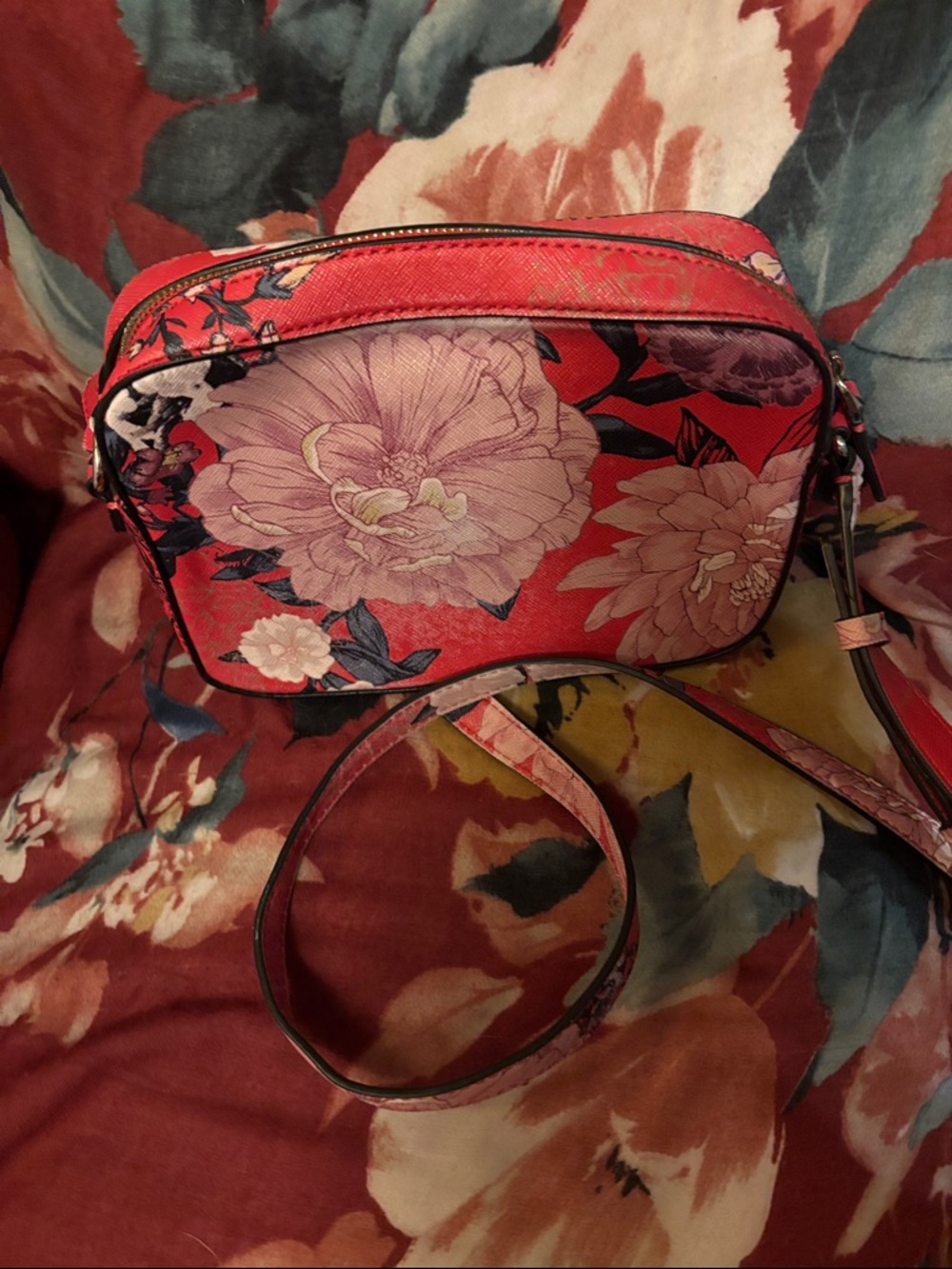 GUESS Red Floral Crossbody bag